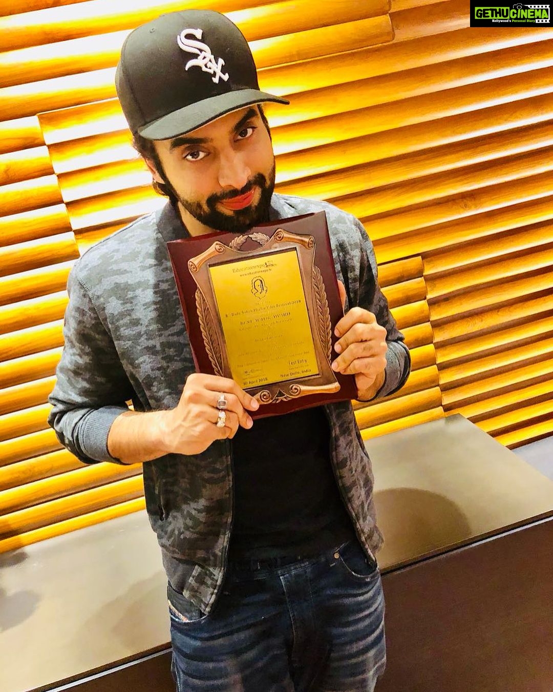 Jackky Bhagnani Instagram - I feel so proud and honoured to receive the #DadaSahebPhalkeAward for my first short film #Carbon! It started as a passion project and look where we’ve reached, team #Carbon! This award is really special to me and my team and it feels great to see a socially relevant film get the recognition it deserves.