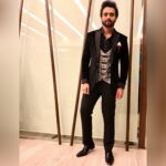 Jackky Bhagnani Instagram - #Throwback to #FeminaBeautyAwards! Suited and booted in @sarabkhanijouofficial’s signature three piece tux! Styled by- @devs213