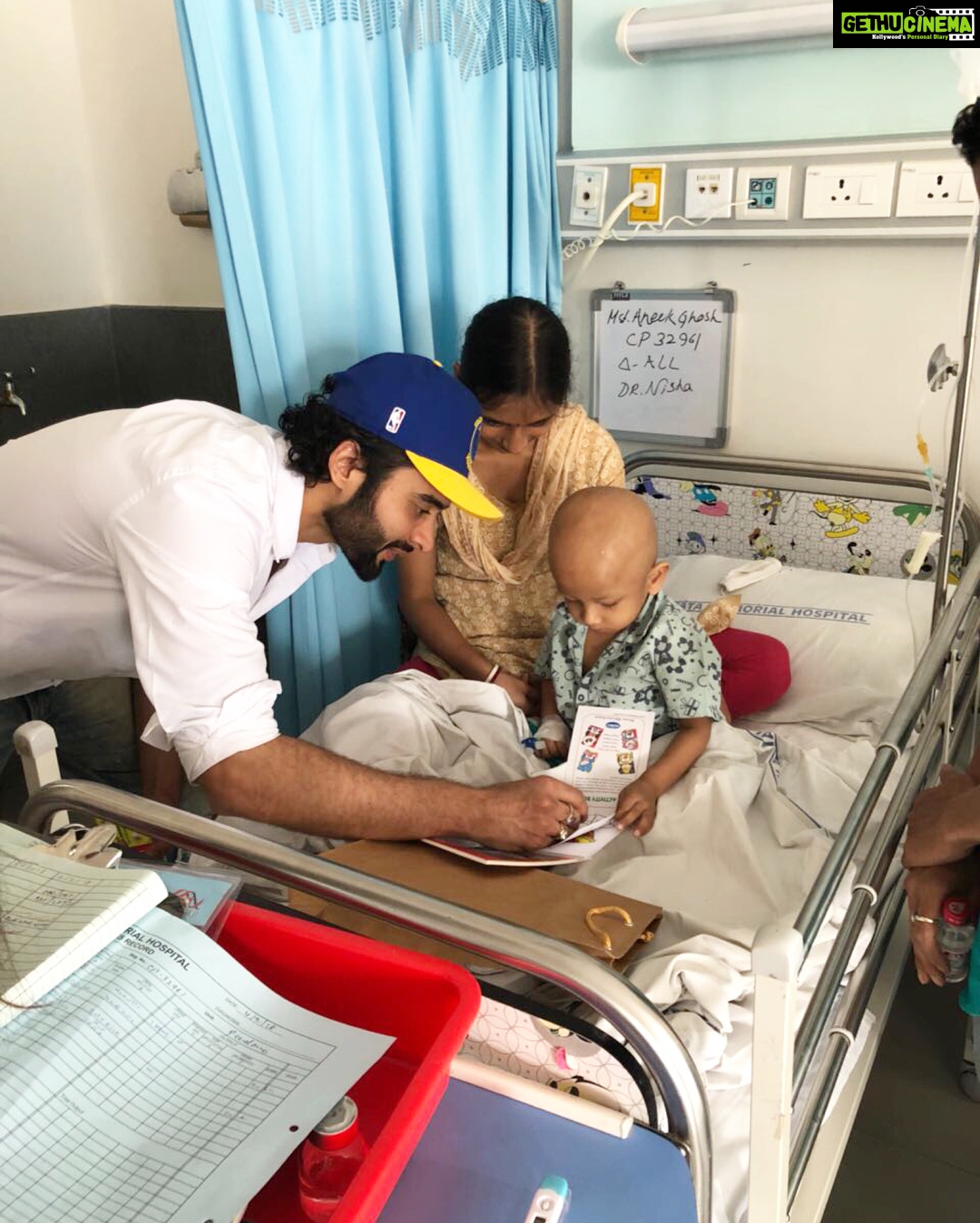 Jackky Bhagnani Instagram - Today, spent my day with some lovely kids or should I say little warriors from the #TataMemorialHospital. Some of them are Cancer survivors while some are undergoing treatments to fight cancer... They’ve taught me a very positive thing today that is ‘To not count the days, but to make the days count.' Thank you for letting me spend time with you all and I hope I was able to bring a smile on your faces... #WorldCancerDay