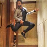 Jackky Bhagnani Instagram - Being stylish is looking good no matter where you are, even in mid-air #LokmatMaharashtraMostStylishAwards Styled by- @devs213 Wearing the jacket from- @primaczar
