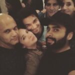 Jackky Bhagnani Instagram - Friends forever! @mistergautam @farahkhanali @djaqeelforever @malzkhan #Friends #Sunday #Fun