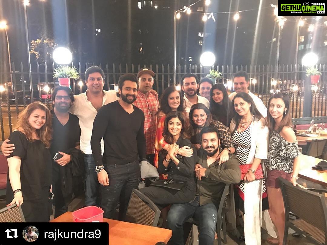 Jackky Bhagnani Instagram - Happy birthday to the coolest @sahil_insta_sangha ššša very happy birthday broo #Repost @rajkundra9 (@get_repost) ć»ć»ć» Celebrating @sahil_insta_sangha birthday š mad night with #friendslikefamily #newyork #doscaminos