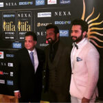 Jackky Bhagnani Instagram – Moments from a fun evening! Lights, cameras, pictures! 
With @leanderpaes, @rajcheerfull, @castingchhabra and @deepshikhadeshmukh. 
#IIFARocks #IIFA2017 #25yearsofRahman
#GreenCarpetMoments #SuitUp