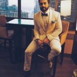 Jackky Bhagnani Instagram - #Repost @devs213 ・・・ White on white | #JackkyBhagnani in @kommalsood for #IIFA2017 🌟 (Assisted by @kareenparwani ) #DevkiBStyles #iifaawards2017 #iifaawards2017 #suit #style #fashion #OOTD #bowtie