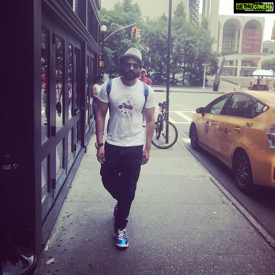 Jackky Bhagnani Instagram - #newyork and its stunning streets never fail to surprise me. PC: My favourite, @diamirzaofficial #NY #iifa2017 #awalktoremember #streetstyle #fun
