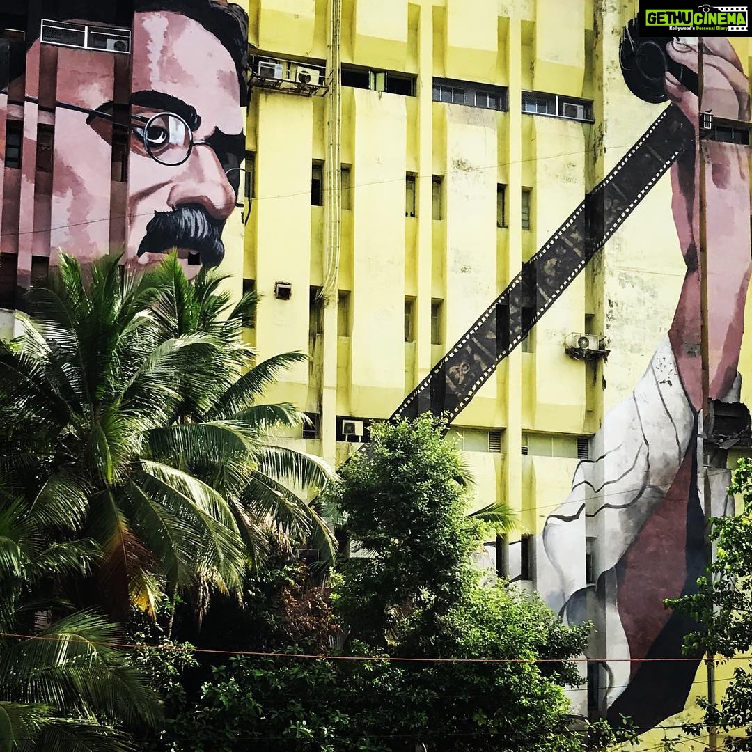 Jackky Bhagnani Instagram - It’s not just art but an inspiration to every filmmaker in India. #ArtSpotted #Art #Painting #WallPainting #FatherOfIndianCinema #DadasahebPhalke #ILoveArt #Bandra