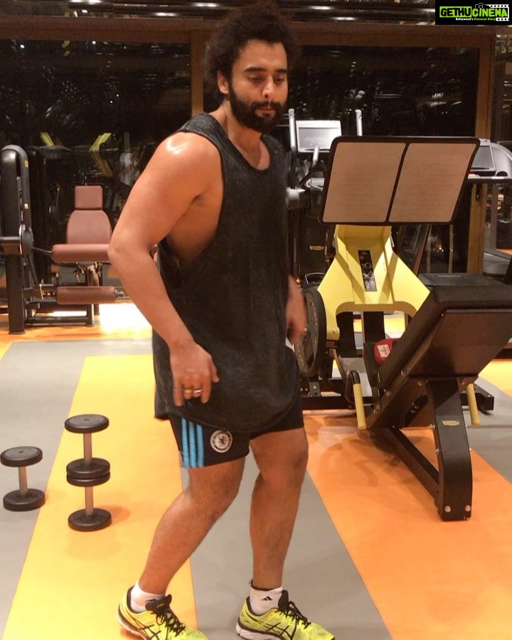 Jackky Bhagnani Instagram - My gym often turns into my dance studio, coz I got the moves like Jagger. #Dance #LoveDancing #Gym #Fitness #DanceIsBae #Workout #LetsDance