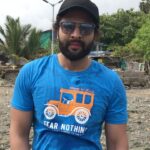 Jackky Bhagnani Instagram - Sweating it out at the Chimbai beach cleanup drive. #CleanMumbaiGreenMumbai #ChimbaiBeachCleanupDrive #CleanupDrive #Mumbai #Bandra #SupportMumbai