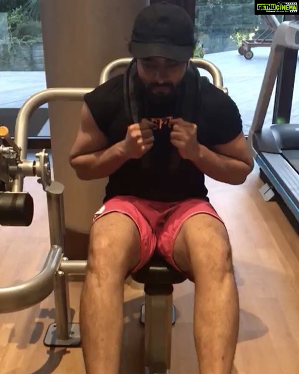 Jackky Bhagnani Instagram - Gym is where the heart is, even when I'm on a vacation. #Fitness #StayFit #Goa #Gym #FitnessFirst #कsrat W GOA