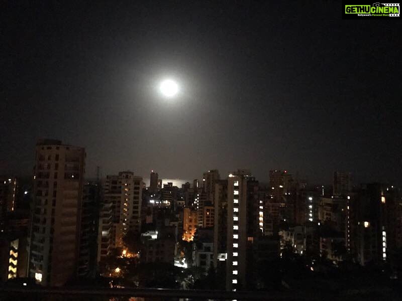 Jackky Bhagnani Instagram - Perfect view😍😍 #fullmoon #skyline
