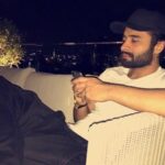 Jackky Bhagnani Instagram - PAY ATTENTION!!!! The important things in life always need that lil extra......Care,focus. Wonder what's got my attention on my phone🤔 hahahah!!!#blacknwhite #classicCombo #myterracefeels✨