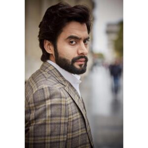 Jackky Bhagnani Instagram - #Paris always ups the charm in every way 😉 #vintage #throwback @rohanshrestha styled by @the.vainglorious #outfitoftheday #ootd