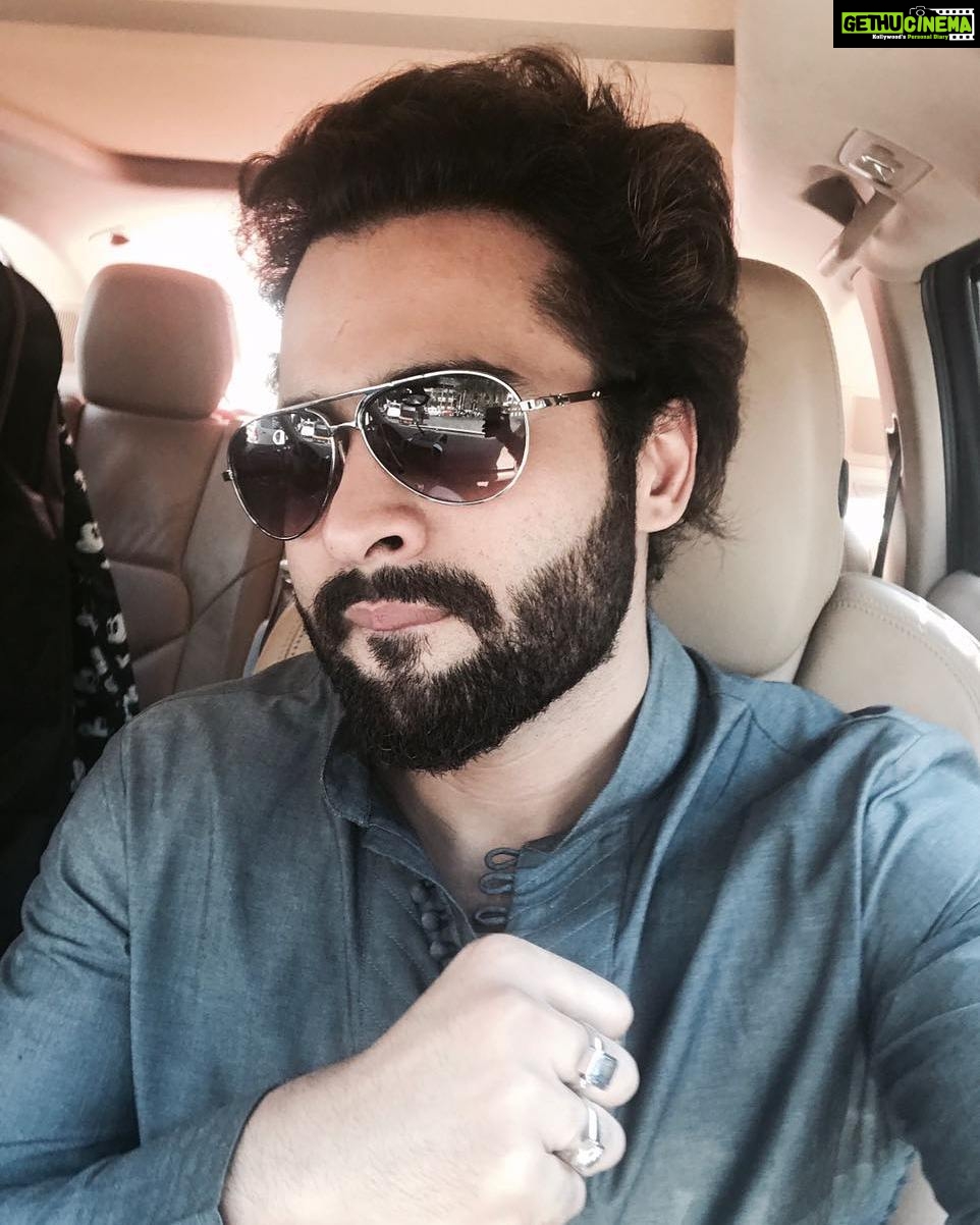 Jackky Bhagnani Instagram - Enroute to dance at my brothers baarat! #MereYaarKiShaadiHain #mangoesgupta
