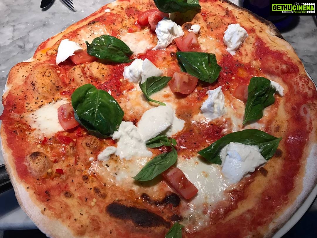 Jackky Bhagnani Instagram - Mouth watering mozzarella margarita & basil pizza #MadeMyDay
