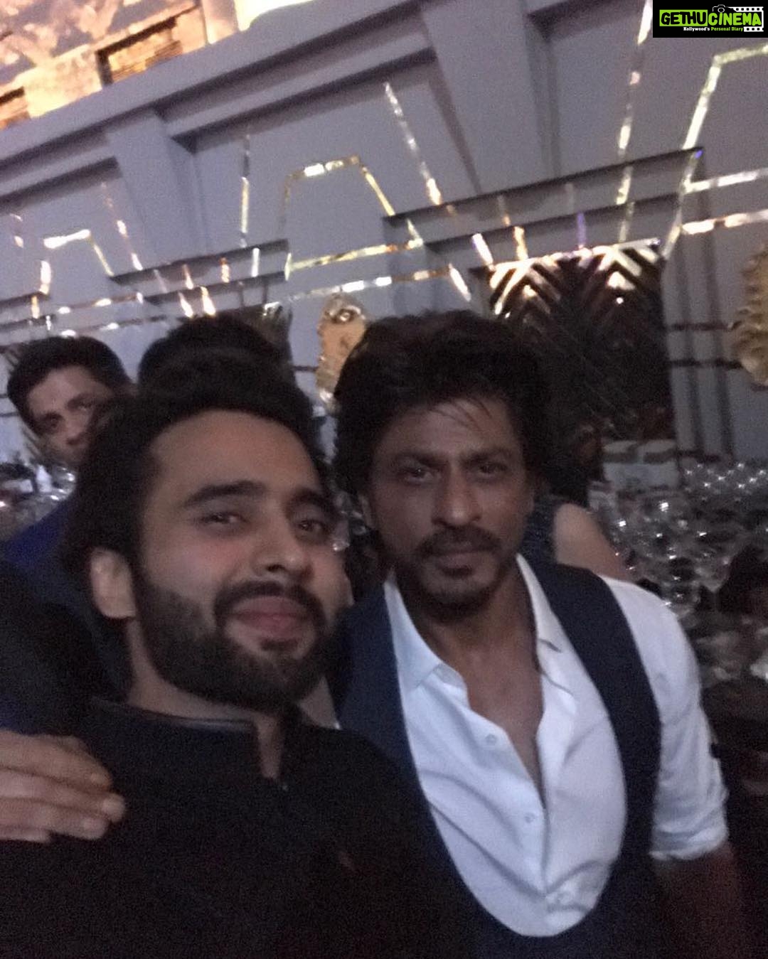 Jackky Bhagnani Instagram - In hyderabad to wish Sanjay & Pinky Reddy's Son @gvkjunior for his wedding. Such fun and to meet my fav Raees @iamsrk