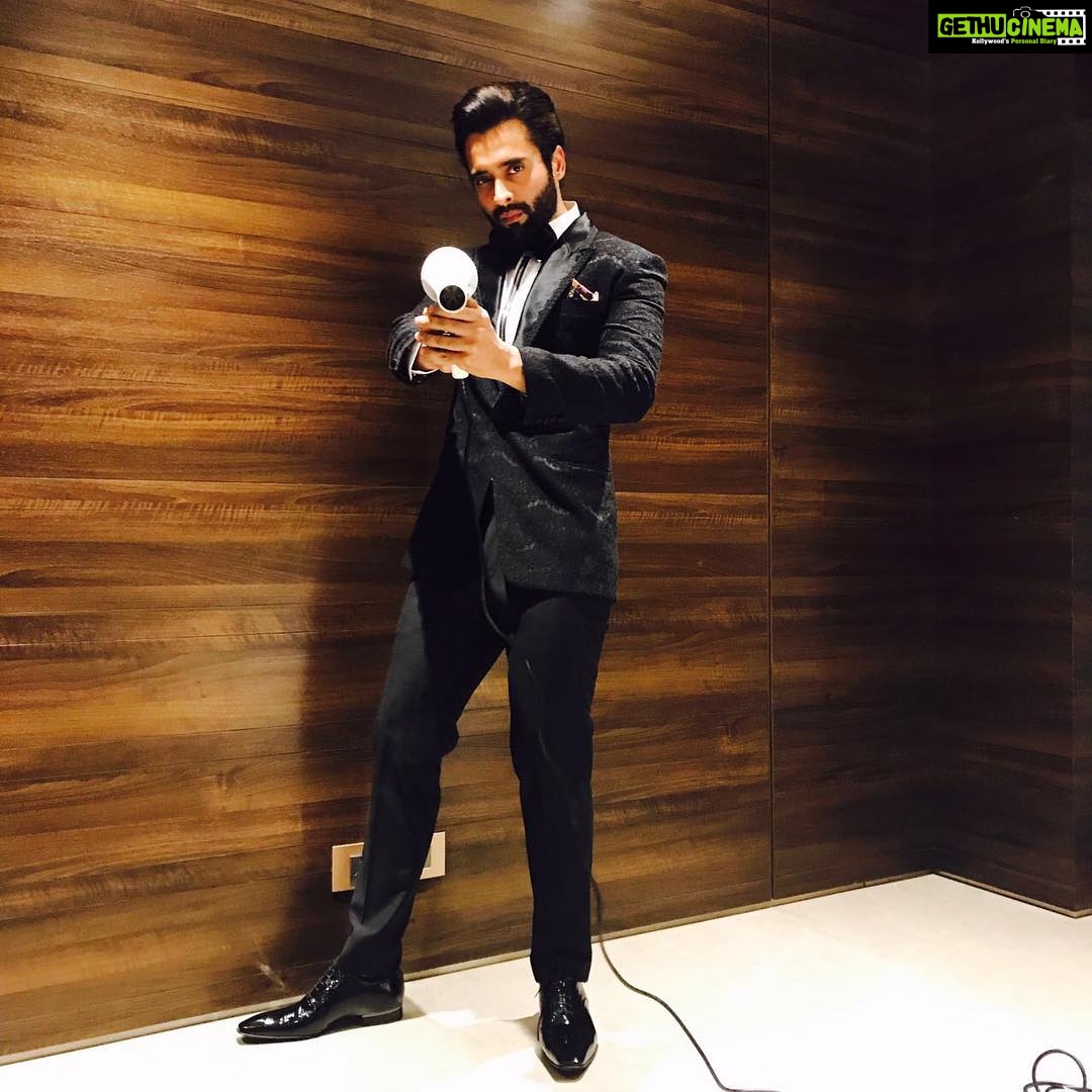 Jackky Bhagnani Instagram - Ready for some action! #BlownAway #filmfarenight