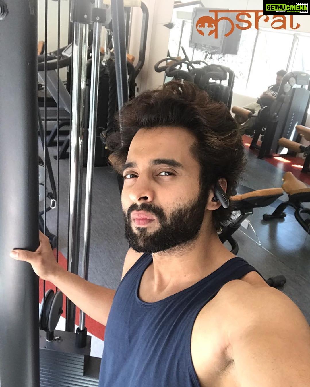 Jackky Bhagnani Instagram - Time for some #कsrat #FitnessGoals #MondayMotivation #FitMe #Fitkids #FitIndia