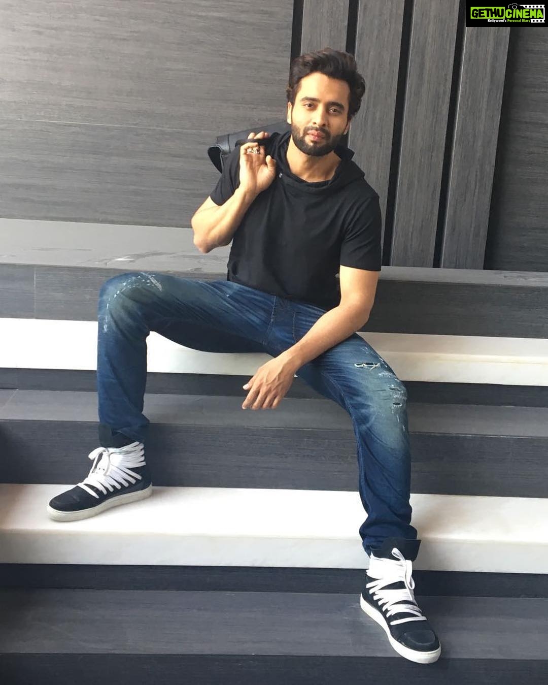 Jackky Bhagnani Instagram - Thank you @abof_in @skultofficial for slaying it with this look. Guys, they have some fantastic stuff and are also running a contest #SkultSpotlight. Participate in it and you can win big with #abof!
