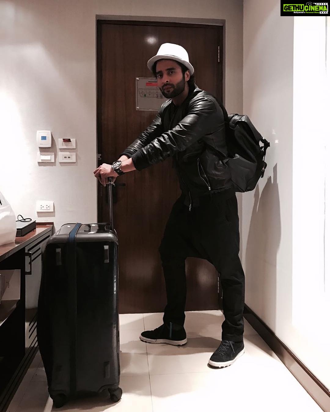 Jackky Bhagnani Instagram - Back to the bay in a few hours! 😅 #OwningTooMuchBlack #Homebound
