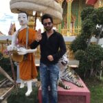 Jackky Bhagnani Instagram – When the student is ready 🤓the teacher appears #thailand #templelove #FewHoursBreakFromWork Thailand