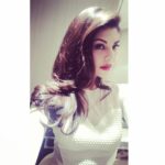 Jacqueline Fernandez Instagram – The vampire diaries ❤️@tanghavri @vardannayak for using @thebodyshopindia #mattelipliquid #sydneyamarylus @bbluntindia special thanks to @tresemmeindia for the fab new hair products 💋💋