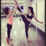 Jacqueline Fernandez Instagram – Point. Flex. Point. Repeat! Mornings with @cindy_jourdain 💘