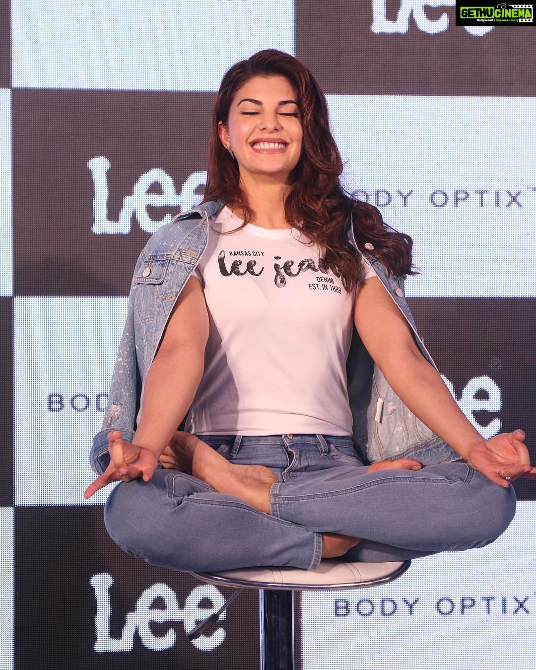 Jacqueline Fernandez Instagram - Lee-vitating!! Proof that you can get away with doing ANYTHING in the new #BodyOptix @leejeansindia ❤️