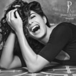 Jacqueline Fernandez Instagram - Love you @dabbooratnani here's to an amazing 2017! Thank you my @shaanmu @narola_c_jamir @pali_india 🌸🌸🌸