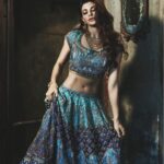 Jacqueline Fernandez Instagram - 💛 @hiblitzindia @rohanshrestha @danielbauermakeupandhair love this outfit Pali Village Cafe