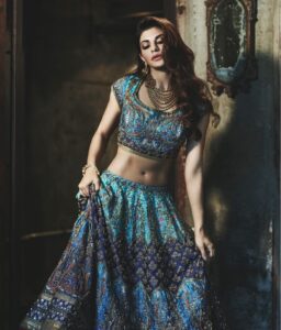 Jacqueline Fernandez Instagram - 💛 @hiblitzindia @rohanshrestha @danielbauermakeupandhair love this outfit Pali Village Cafe