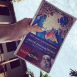 Jacqueline Fernandez Instagram - Determined to finish this book before the New Year! #holidayreadingchallenge #sadhguru❤️