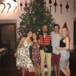 Jacqueline Fernandez Instagram - Merry Christmas from the Fernandez family!! Missing you @wfdez88 @geraldinewalker55 🎄🎁❤️️