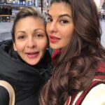 Jacqueline Fernandez Instagram – Come back funny face 😔😩❤️ #newyork with my #sissypooh #geripoo