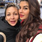 Jacqueline Fernandez Instagram - Come back funny face 😔😩❤️ #newyork with my #sissypooh #geripoo