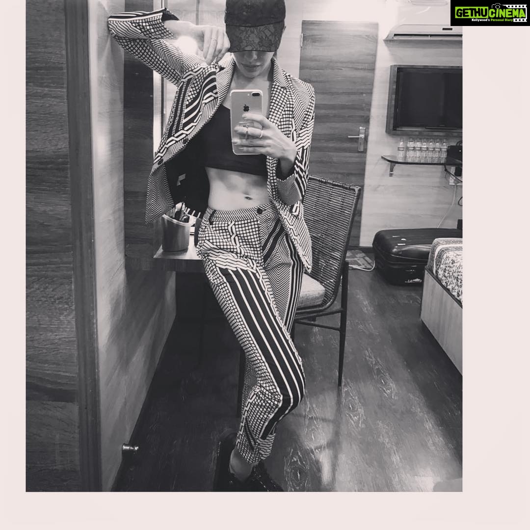 Jacqueline Fernandez Instagram - It's a black and white kinda day at the office @twelveampm
