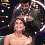 Jacqueline Fernandez Instagram - Nimboo Nepal mein hai aur... 😀 let's just leave that up to the maddest funniest craziest @manishpaul tonight on #jhalakdikhalajaa