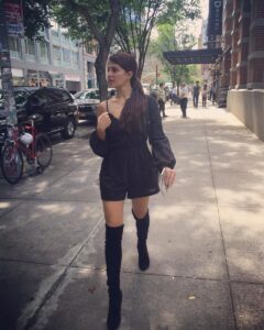 Jacqueline Fernandez Instagram - I'll stop wearing black when they invent a darker color 😎 #nyc #vibes Cipriani Downtown (New York)