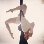Jacqueline Fernandez Instagram - Upside down Hi! 🌼