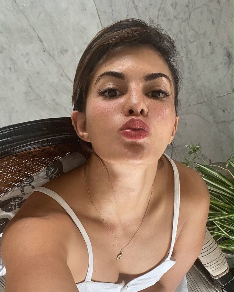 Jacqueline Fernandez Instagram - Hope you all had a magical day!! 💋💋
