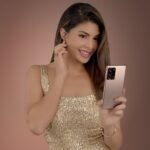 Jacqueline Fernandez Instagram – All glammed up to create the perfect Mystic Bronze look inspired by my new #GalaxyNote20Ultra

I’m ready to #WFN – Work from Note!!! Follow @samsungindia to know more ⭐️⭐️

#GalaxyNote20Ultra 5G

#Samsung