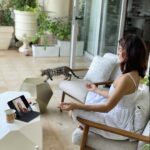 Jacqueline Fernandez Instagram - Breathwork (pranayams) are important especially now for our physical and mental well being 🙏🏻 praying for everyone during these difficult times.. link in my bio for Yoga and Meditation classes online #truconnectapp stay safe everyone ❤️