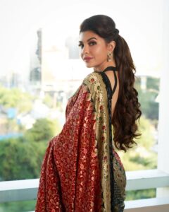 Jacqueline Fernandez Instagram - Thank you Hyderabad ❤️❤️ @shaanmu @chandiniw @stacey.cardoz @eshaangirri @manishmalhotra05 #dabangthetourreloaded