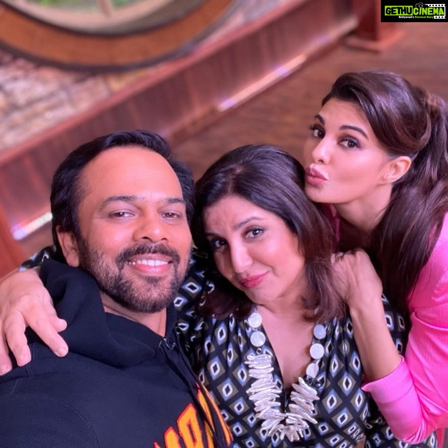 Jacqueline Fernandez Instagram - I was never a backbencher!! Thank you @farahkhankunder for this opportunity to prove myself 😂 @itsrohitshetty who leaked the paper??? 😘 #backbenchers @flipkart
