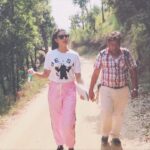 Jacqueline Fernandez Instagram - While on my trek to the amazing BabaJi cave in Ranikhet.. Mr. Tarun and some diet advise! Watch the full video on my YouTube channel!! Link in bio! 💖💖