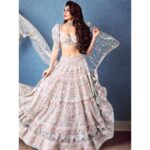 Jacqueline Fernandez Instagram - Happy Diwali everyone 💖💖💖 @toranjkayvon @shaanmu @chandiniw @staceycardoz @hairstylist_madhav @falgunishanepeacock @greeshx @yana.potter.art Soho House Mumbai