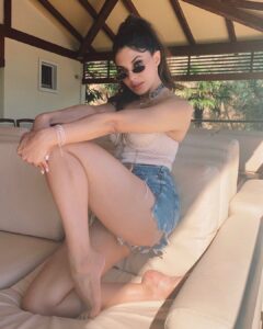 Jacqueline Fernandez Instagram - New vlog tonight!! 💖💖 #saaho #badboy part 2! Stay tuned!!!