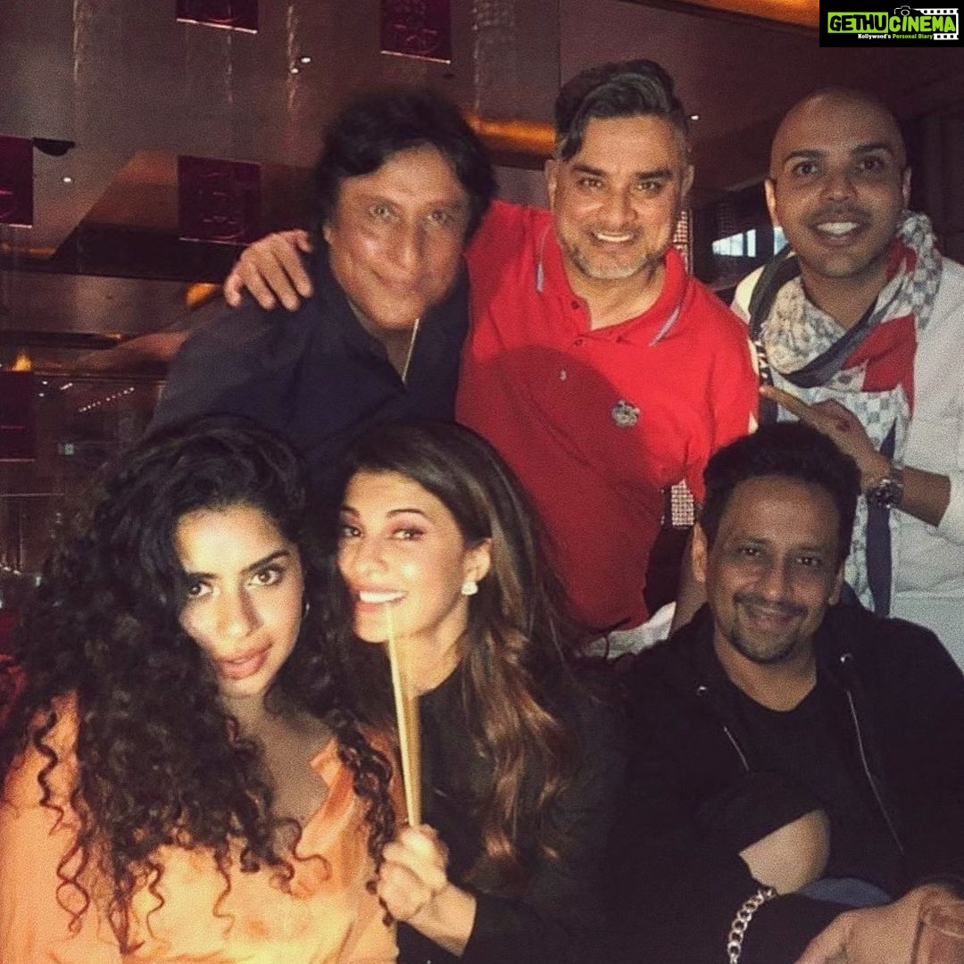 Jacqueline Fernandez Instagram - What a great finish to an amazing start with team @splashfashions #splashfashions @razabeig ❤️ Zuma Dubai