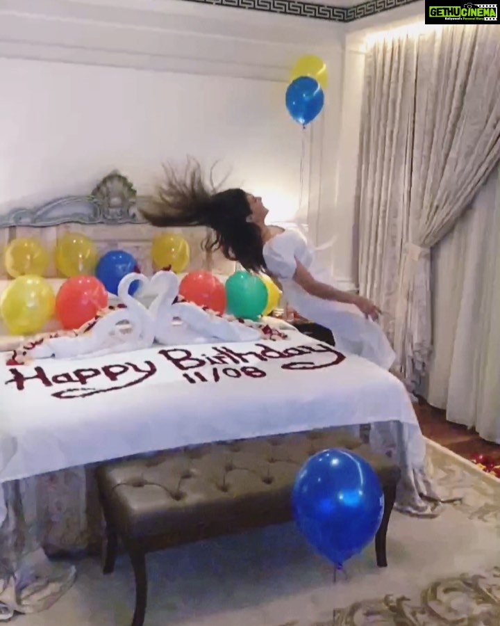 Jacqueline Fernandez Instagram - Touchdown Dubai!! Itβs my unbirthday! β€οΈπ something exciting coming up!!! π₯° Goodnight insta fam π Palazzo Versace