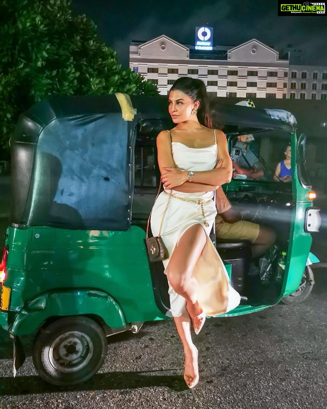 Jacqueline Fernandez Instagram - My favorite ride is TukTuk 🤪 #colombonights Ministry Of Crab