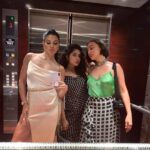 Jacqueline Fernandez Instagram - Mirror selfies for life 💖 #thetravelankas 🦁 Cinnamon Grand Colombo